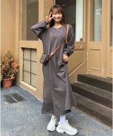 チャコールグレー
