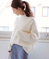 オフホワイト