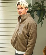 ベージュ