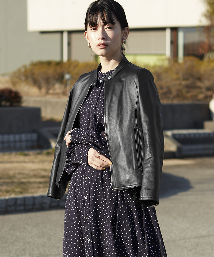 黒　羊革 レザージャケット キルティング　スタンドカラー 黒羊革 レザージャケット キルティングスタンドカラー