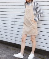 ベージュ