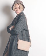 ベージュ