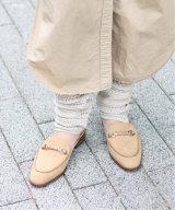 ベージュ