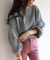 グレー