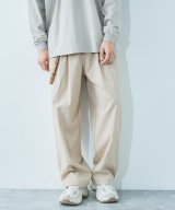 ベージュ