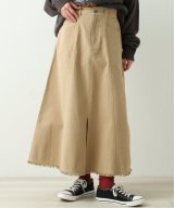 ベージュ