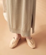 ベージュ