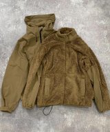 ベージュ