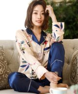 ベージュ