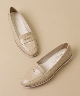 ベージュ
