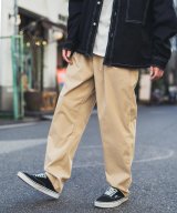 ベージュ