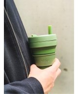 カーキ