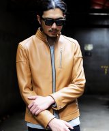 ベージュ