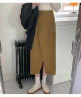 カーキ