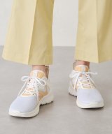 ベージュ