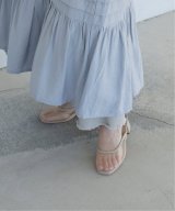 ベージュ