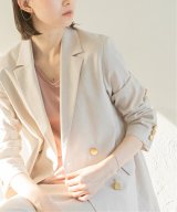 ベージュ