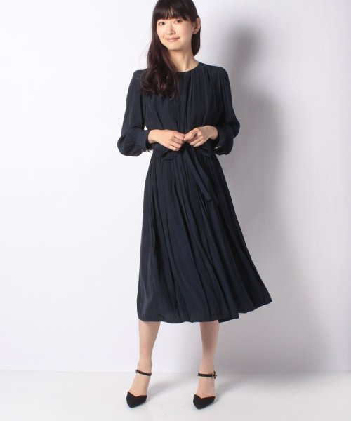 セール 57 Off パウダーサテンギャザーワンピース インタープラネット Interplanet D Fashion