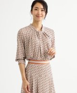 ベージュ
