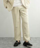 ベージュ