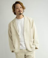 ベージュ
