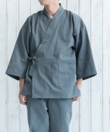 グレー