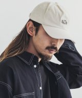 オフホワイト