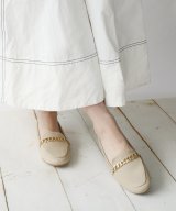 ベージュ