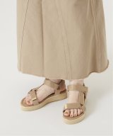 ベージュ