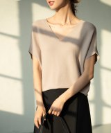 ベージュ