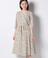 ベージュ