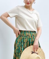 ベージュ