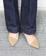 ベージュ