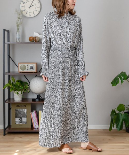 小花柄ロングワンピース ヴィータフェリーチェ Vitafelice D Fashion 小花柄ロングワンピース ヴィータフェリーチェ Vitafelice D Fashion