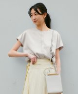 ライトベージュ系