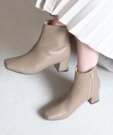 ベージュ