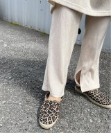 ベージュ