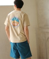ベージュ