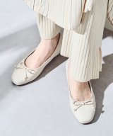ベージュ