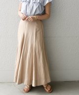 ベージュ