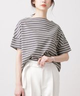 グレー