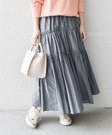 グレー