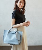 ブルー