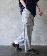 グレー
