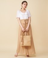 ベージュ