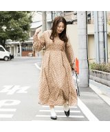ベージュ