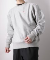 グレー