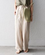 ベージュ
