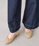 ベージュ