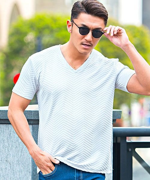 セール9 Off Cavaria ふくれジグザグ柄半袖vネックtシャツ 半袖 Tシャツ メンズ Vネック 無地 シェブロン ふくれ織 ホワイト グレー ネイビー ブラック スト キャバリア Cavaria D Fashion